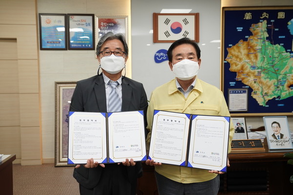 충북 진천군과 세우리병원(병원장 정호)은 14일 진천군청에서 군민들의 의료서비스 증진을 위한 업무협약을 체결했다.